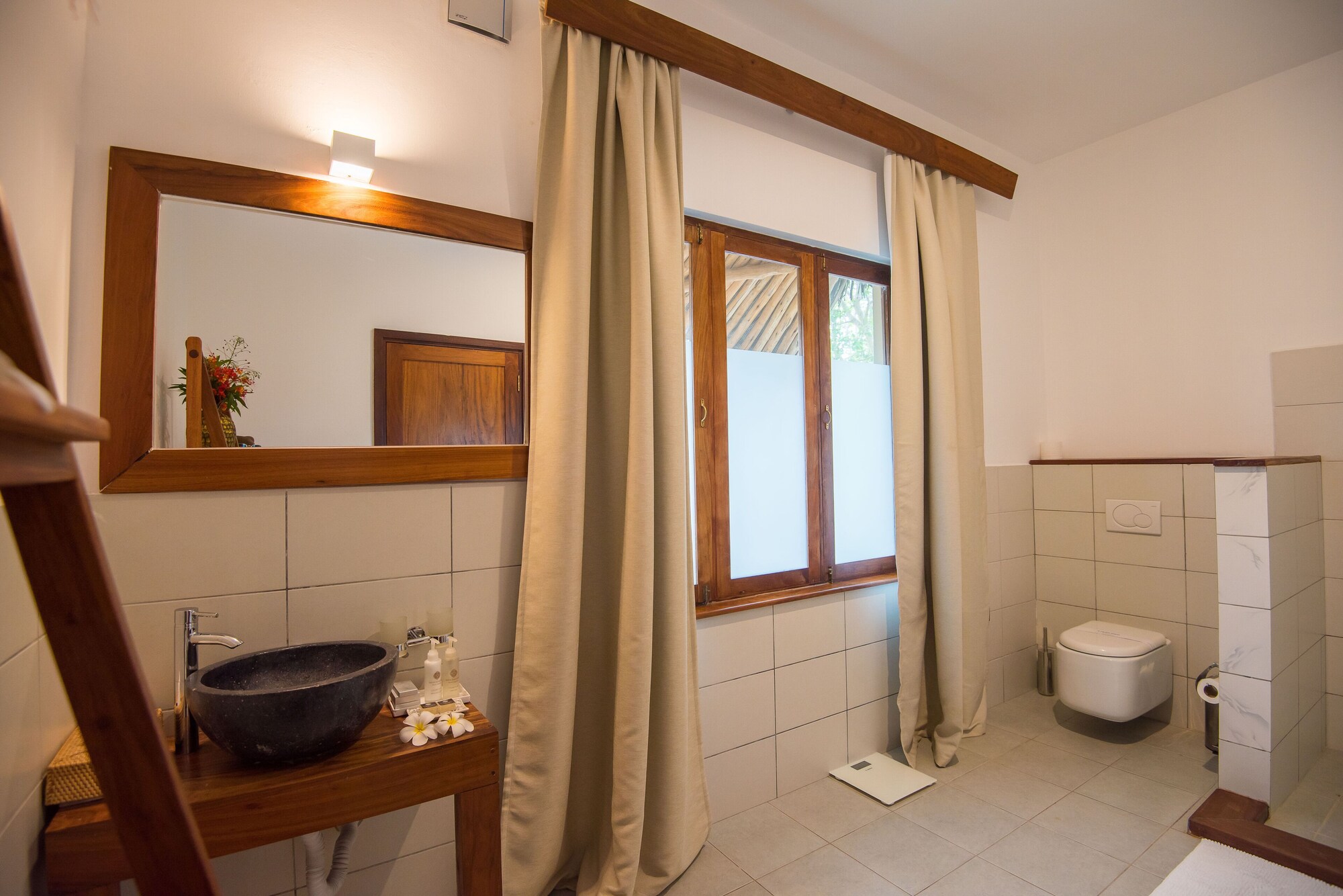 غرفة بسرير مزدوج بإطلالة على الحديقة بشرفة بغرفة نوم واحدة، Zanzibar White Sand Luxury Villas Spa 10/10