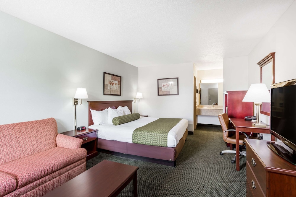 Days Inn by Wyndham Raleigh Glenwood Crabtree 25/52