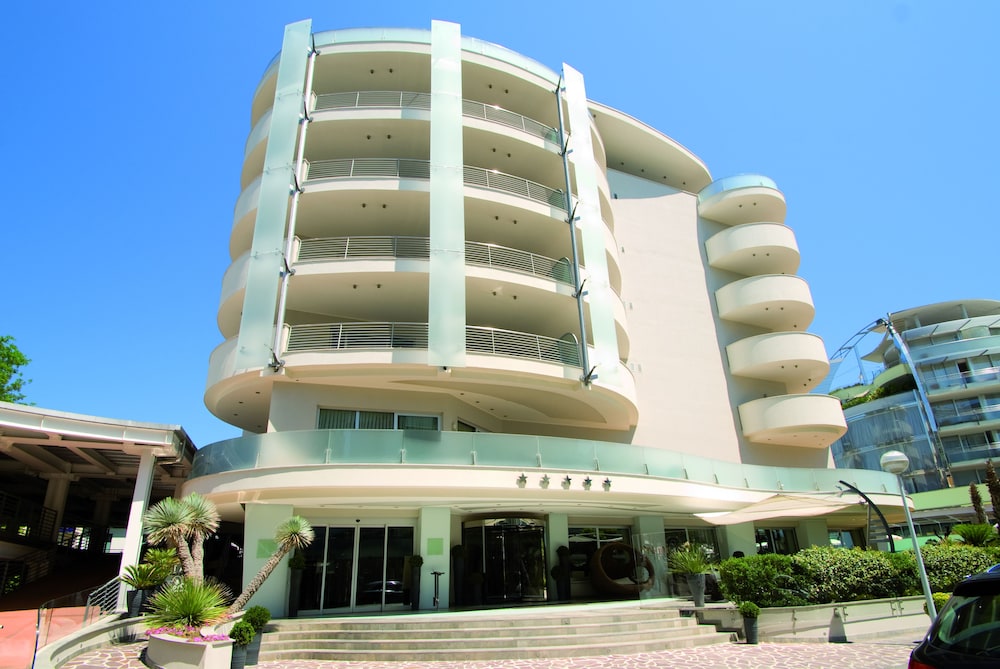 Hotel Premier & Suites in CERVIA