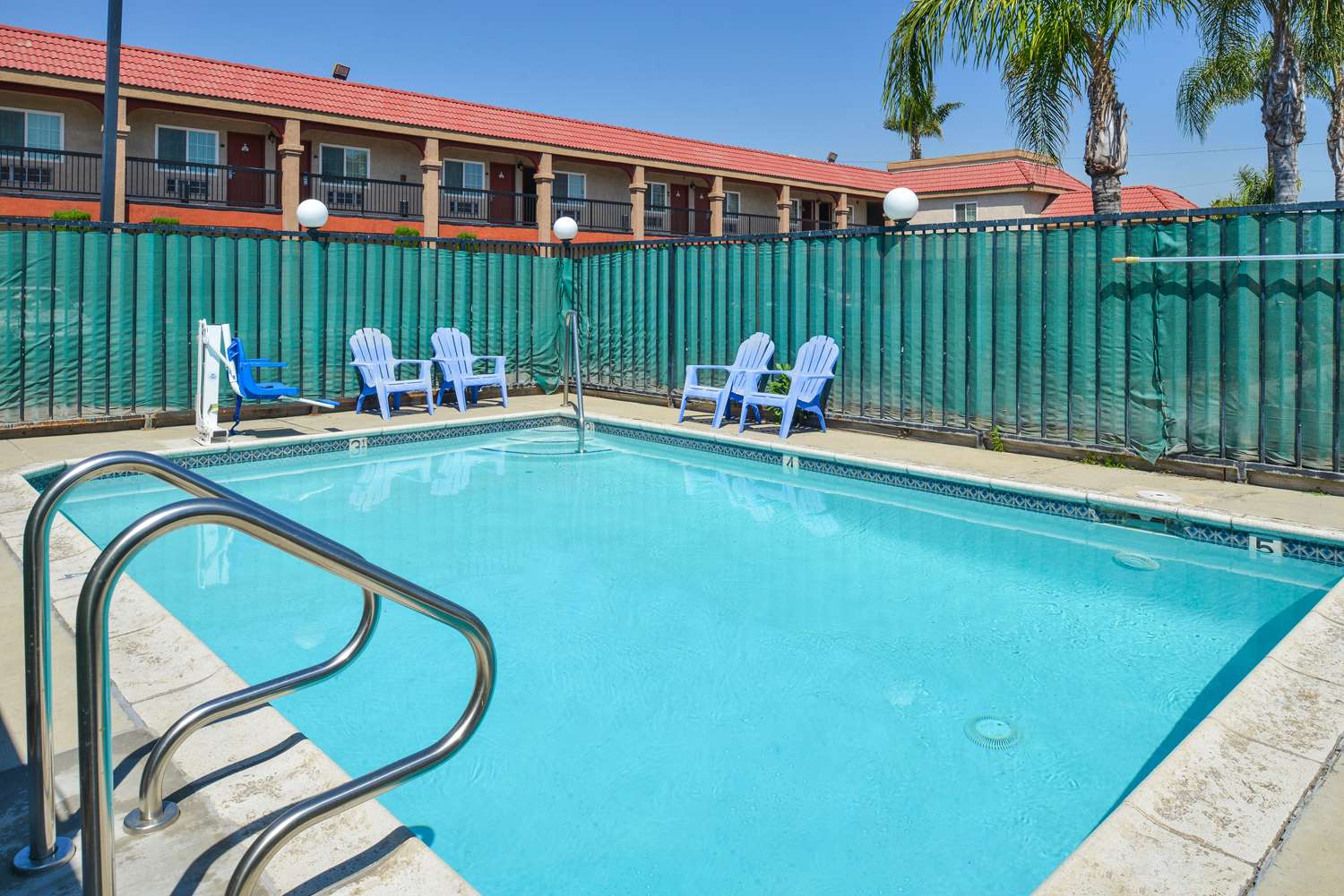 Americas Best Value Inn Rialto 8/8
