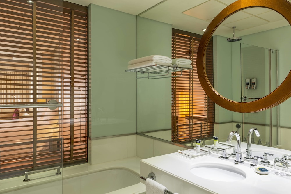 Majestic Premier Hotel Bur Dubai 48/50