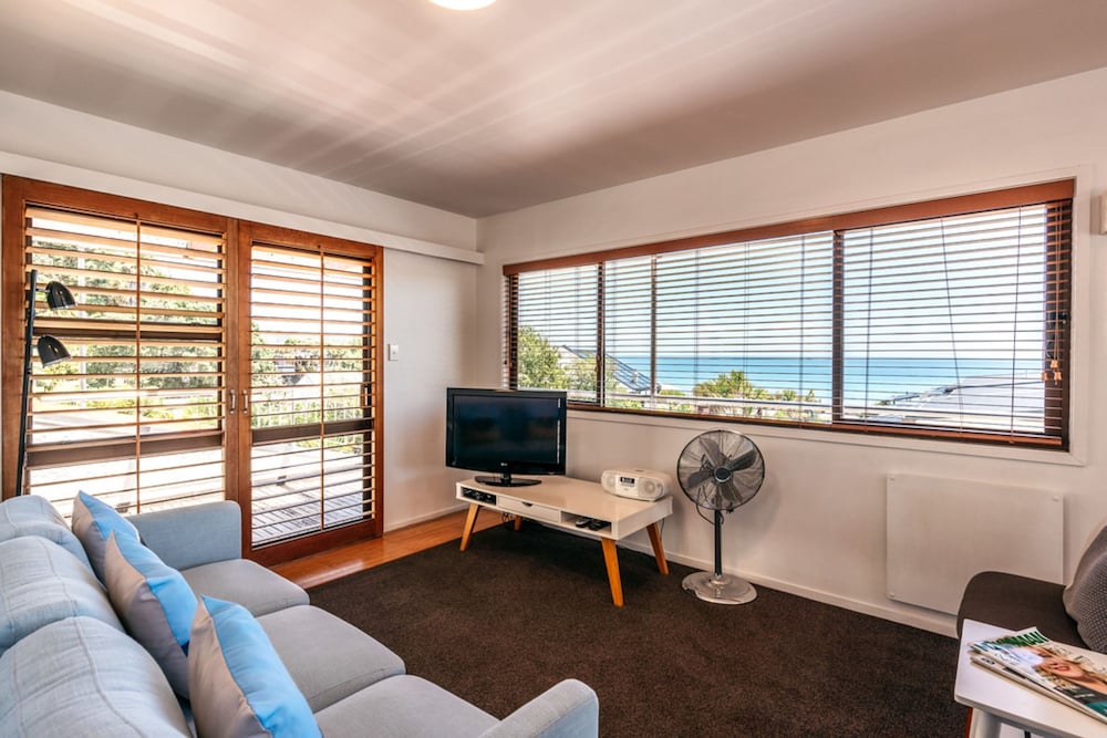 ONETANGI BEACH APARTMENTS 28/69