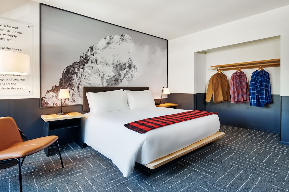 Mountain Modern Motel 8/72