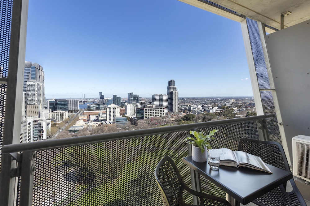 Oaks Melbourne on William Suites 20/50