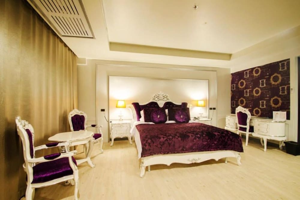 Alvarez Hotel 26/65