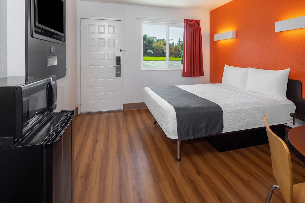 Motel6 Carpinteria CA Santa Barbara South 34/62