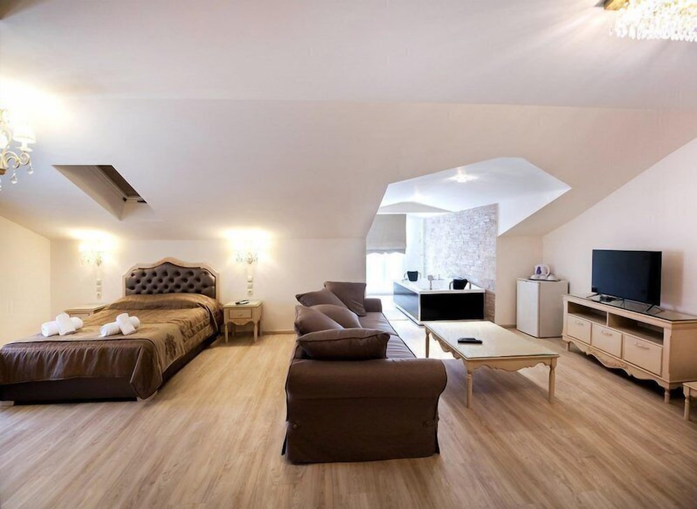 Pirofani Hotel 40/50