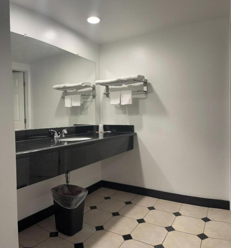 美洲最佳价值酒店 - 萨克拉门托市中心(Capital City Inn Sacramento Convention Center CA) 图片2