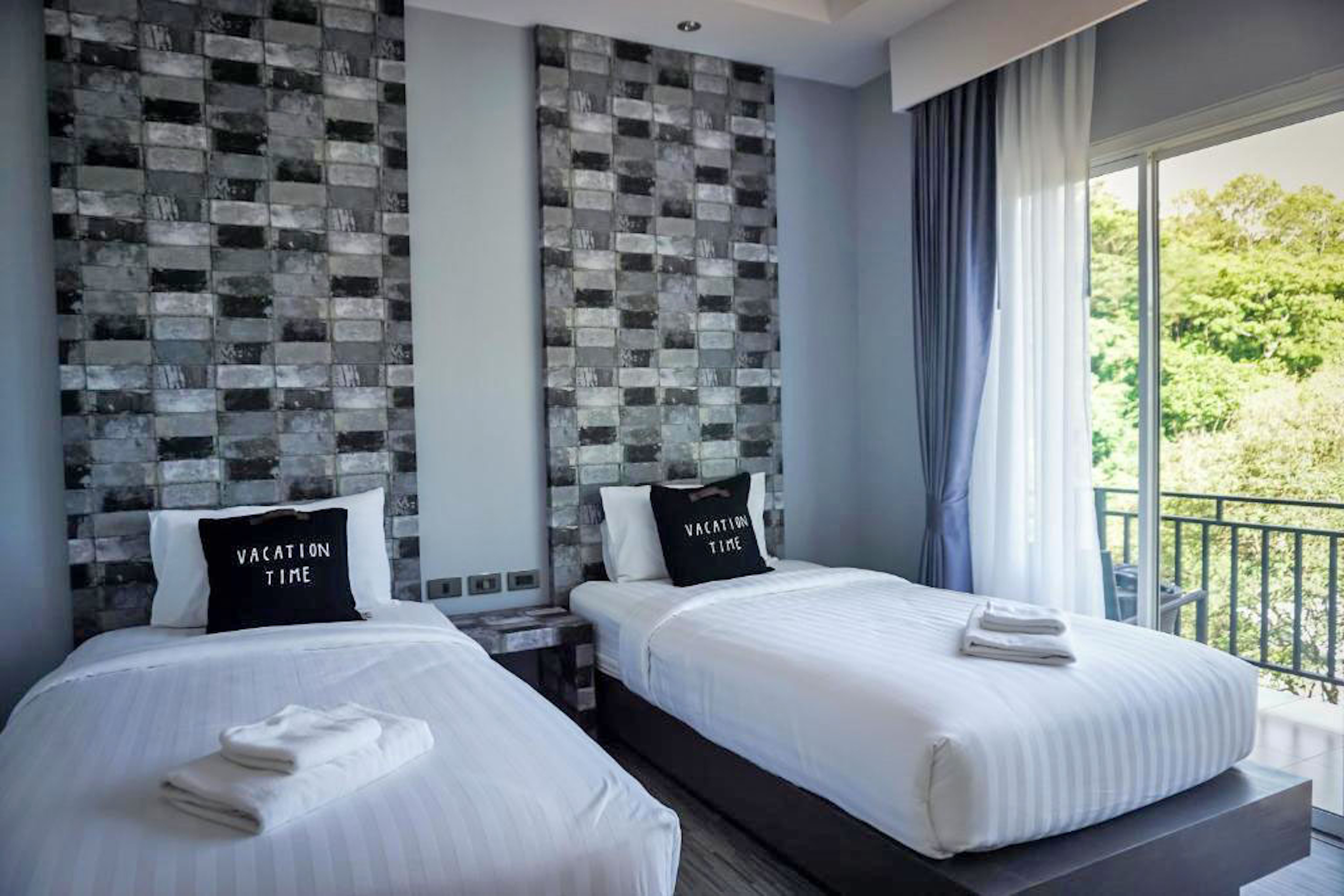MOUNTAIN, DELUXE, TWIN BEDS