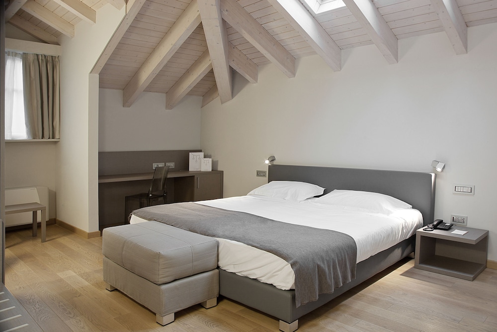 Hotel di Varese 12/50