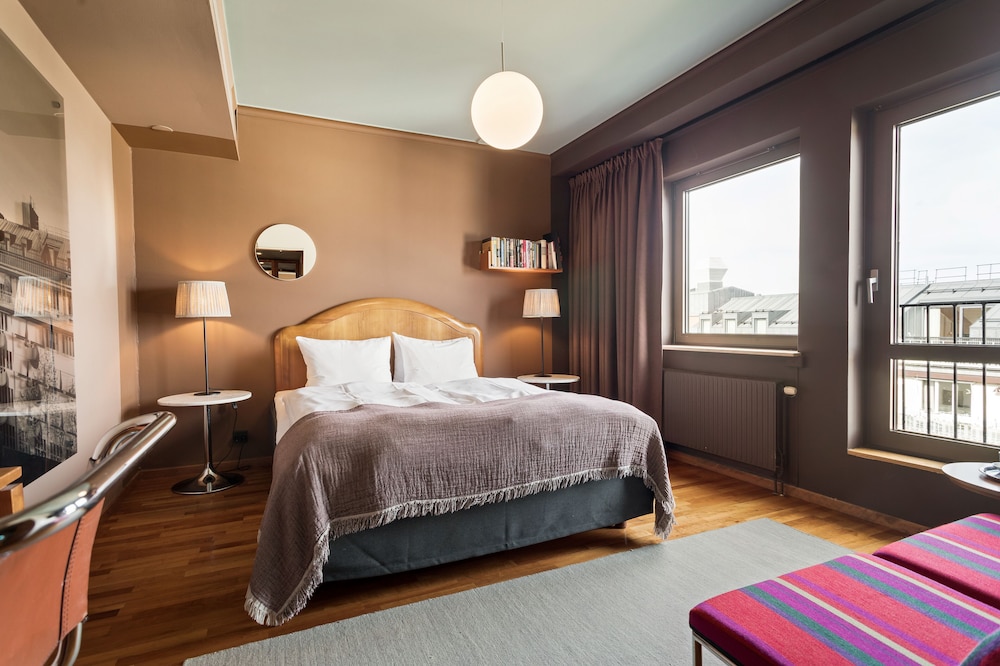 PENTHOUSE, QUEEN BED