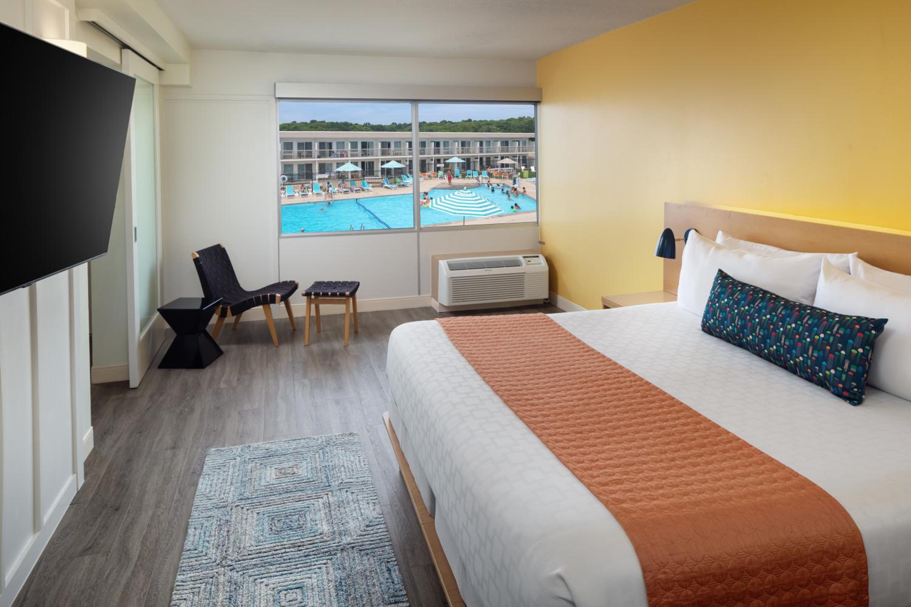 Courtyard, Suite, King Bed, Patio