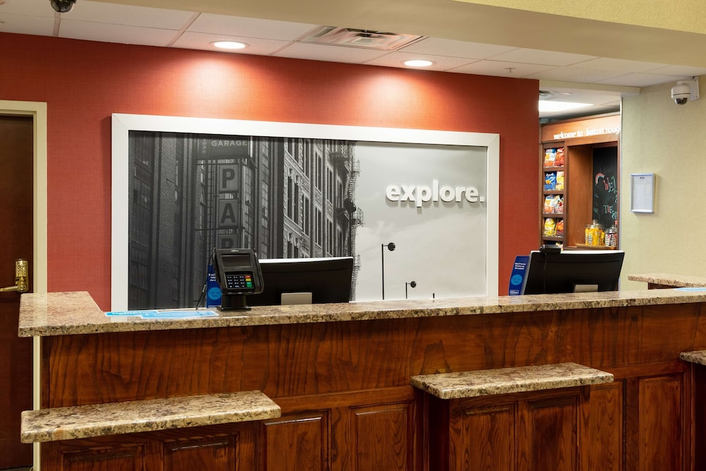 Hampton Inn and Suites Baton Rouge I 10 East 8/56