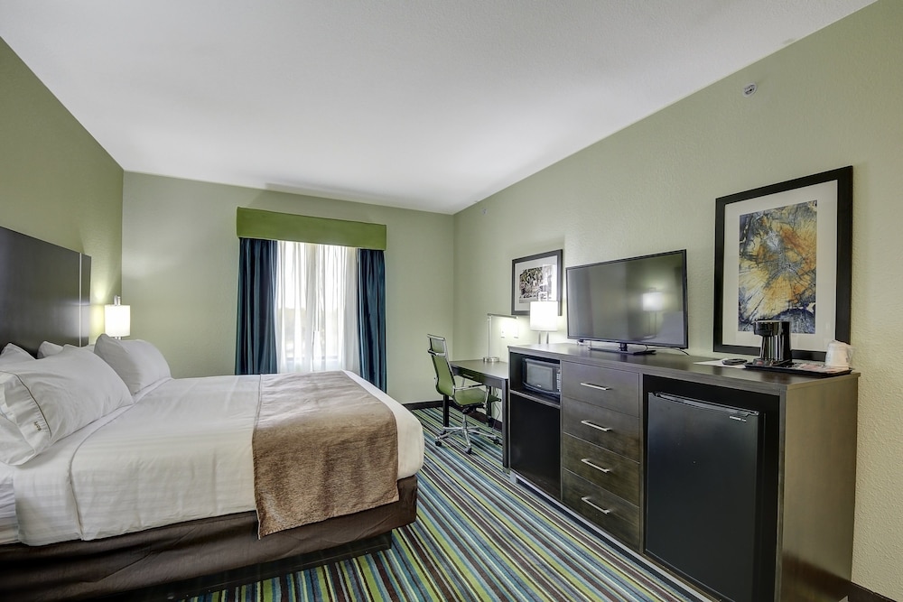 Holiday Inn Express And Suites Carrizo Springs 16/40