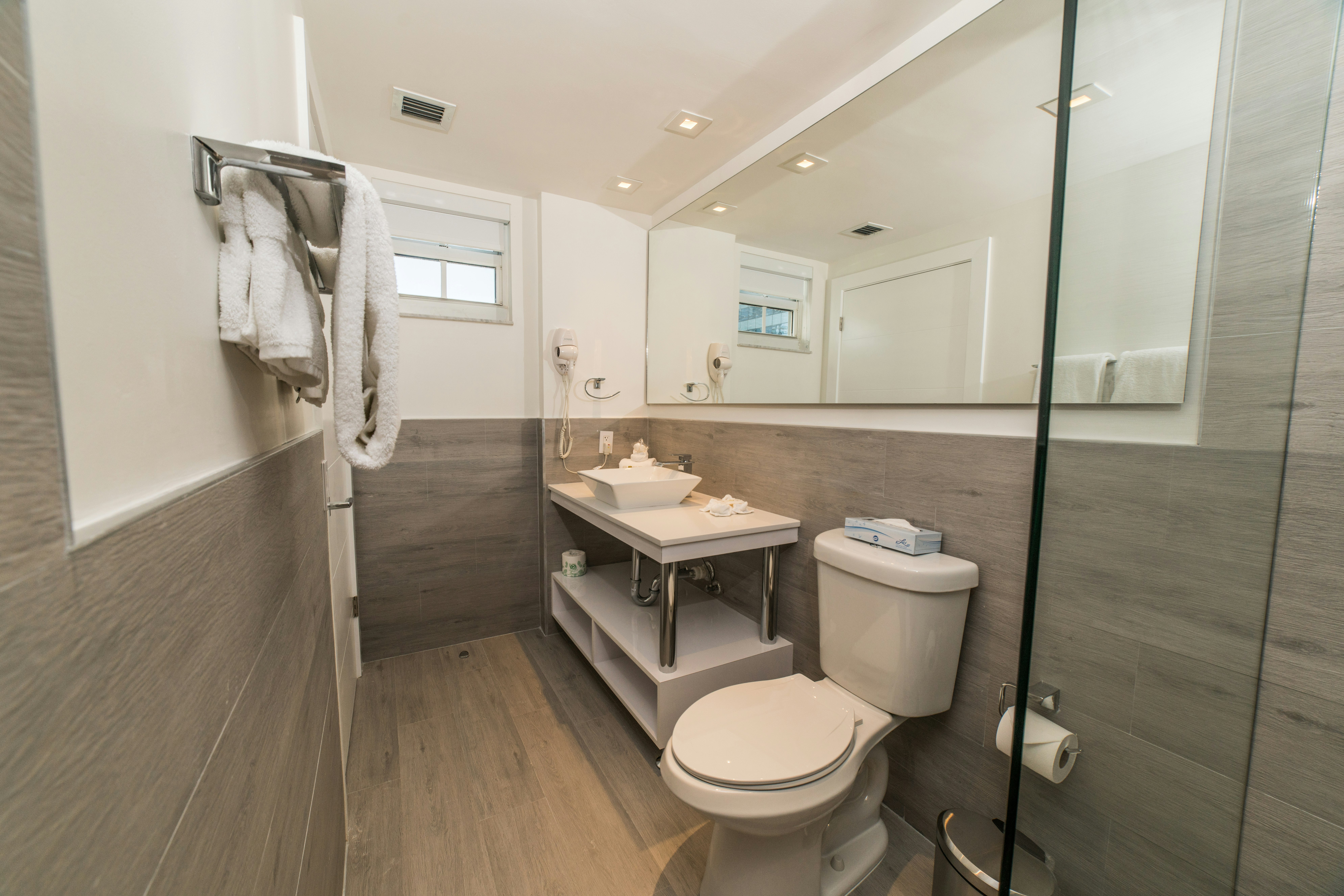 Fortune House Hotel Suites 31/33