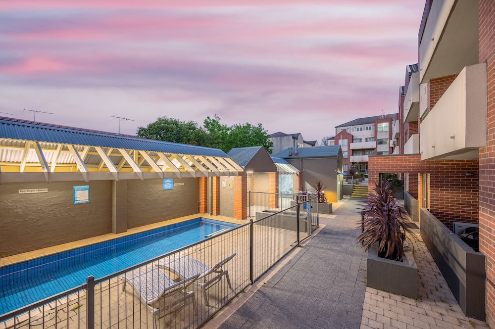MainStay Suites Kew 30/60