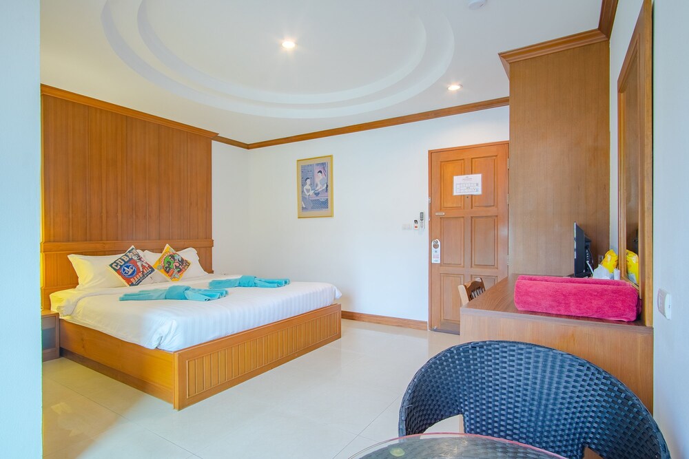 Pipikuku Hotel and Restaurant (ex. MVC Patong House) 18/30