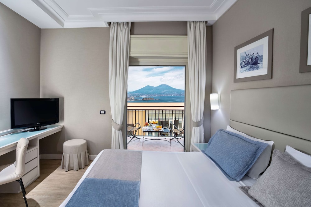 Hotel Paradiso, Bw Signature Collection 18/67