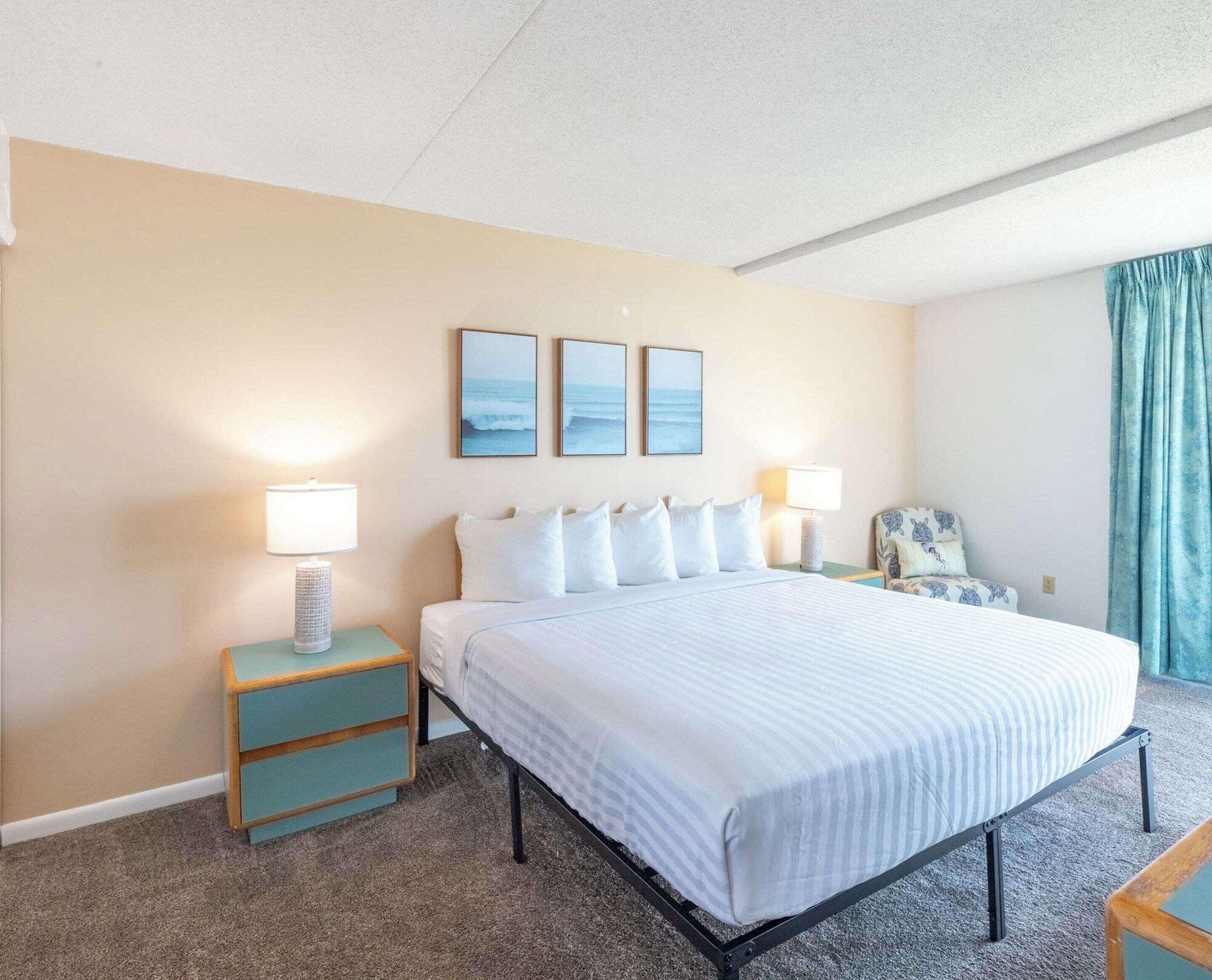 2 Bedrooms, Condo, Standard, King and Queen Bed, Single Bed, Bay View, Sofa, Balcony، Bay Club Resort 4/9
