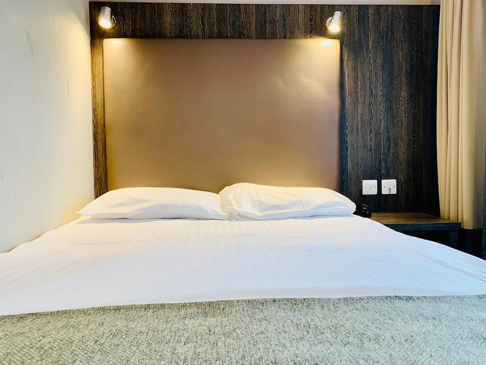 Lily Hotel 13/46