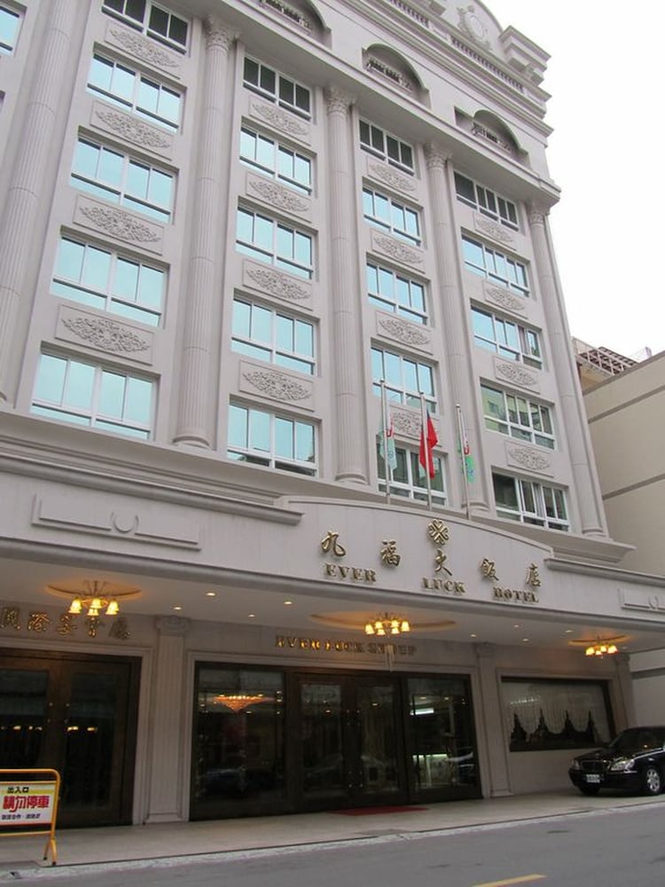 Ever Luck Hotel 3/47