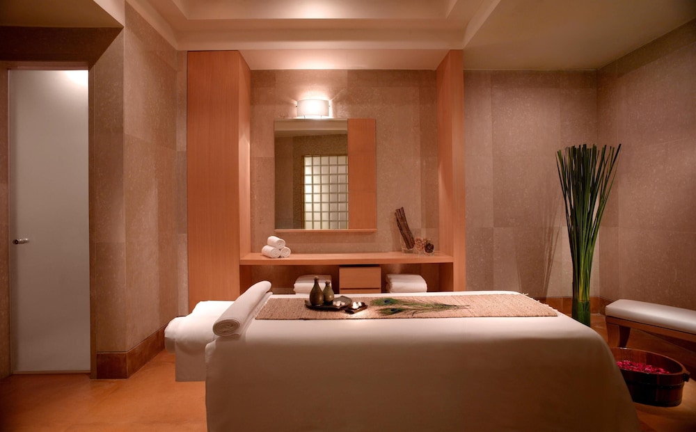 Grand Hyatt Mumbai Hotel and Residences 35/75