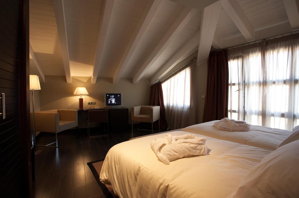 Hotel La Trufa Negra 11/59