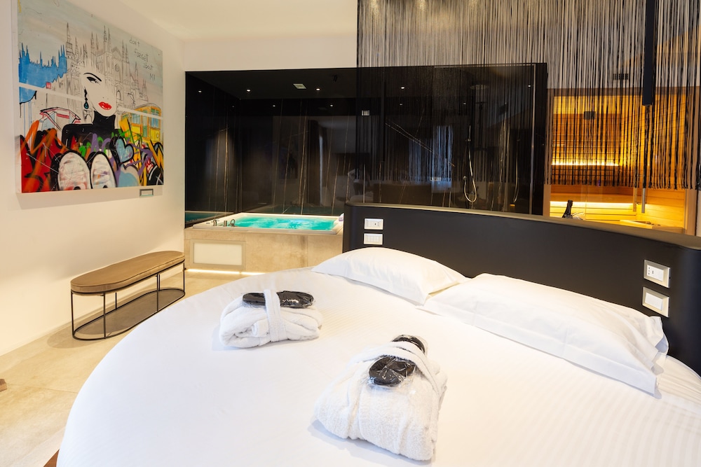 1 Bedroom, Suite, King Bed, Sauna, Hot Tub