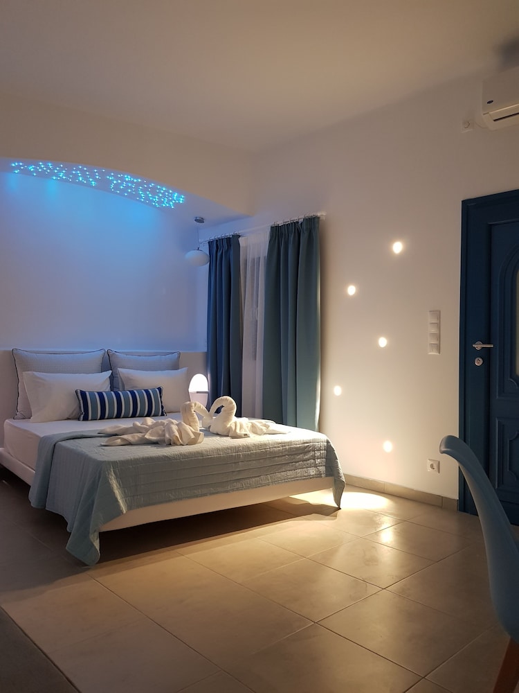 Amera Suites 9/48