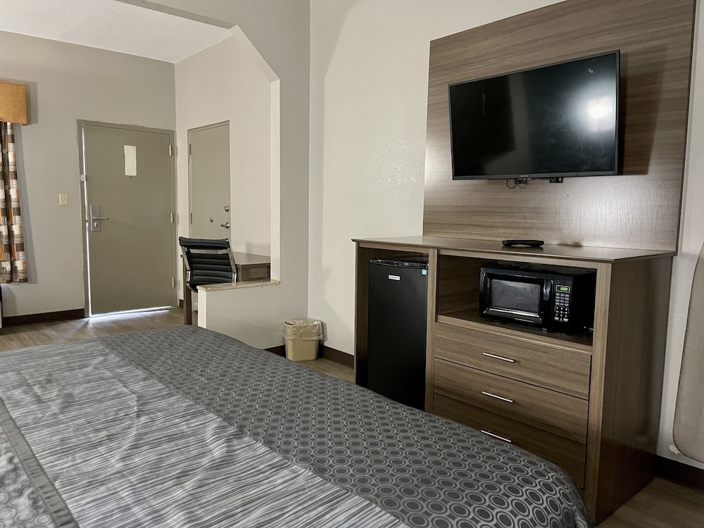 Fairview Inn Suites 22/49