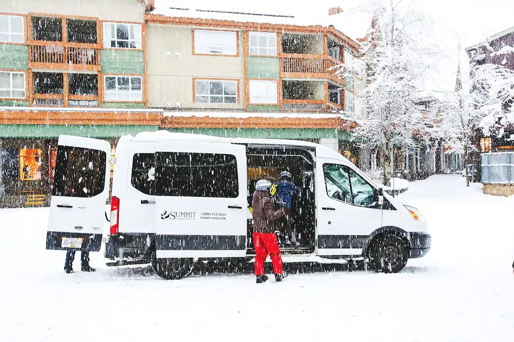Summit Lodge Boutique Hotel 48/58