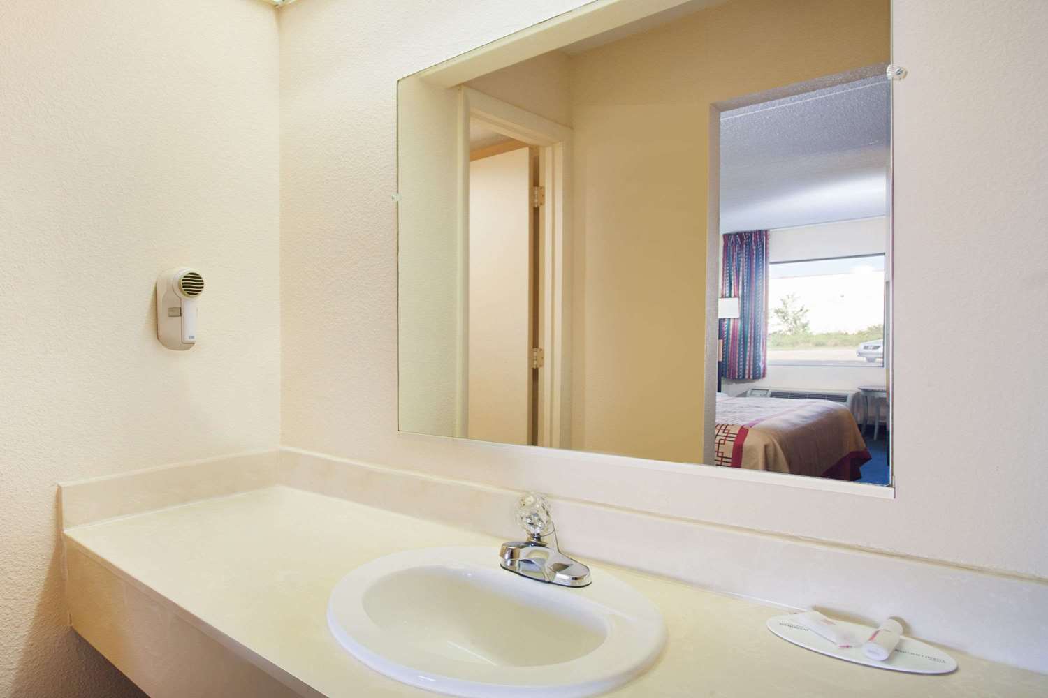 Days Inn by Wyndham Greeneville TN 18/20