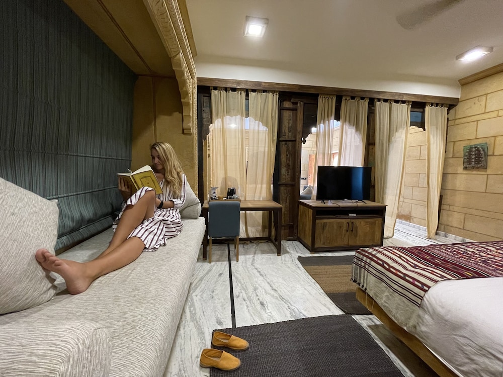 Mystic Jaisalmer Hostel / Backpacker 38/50