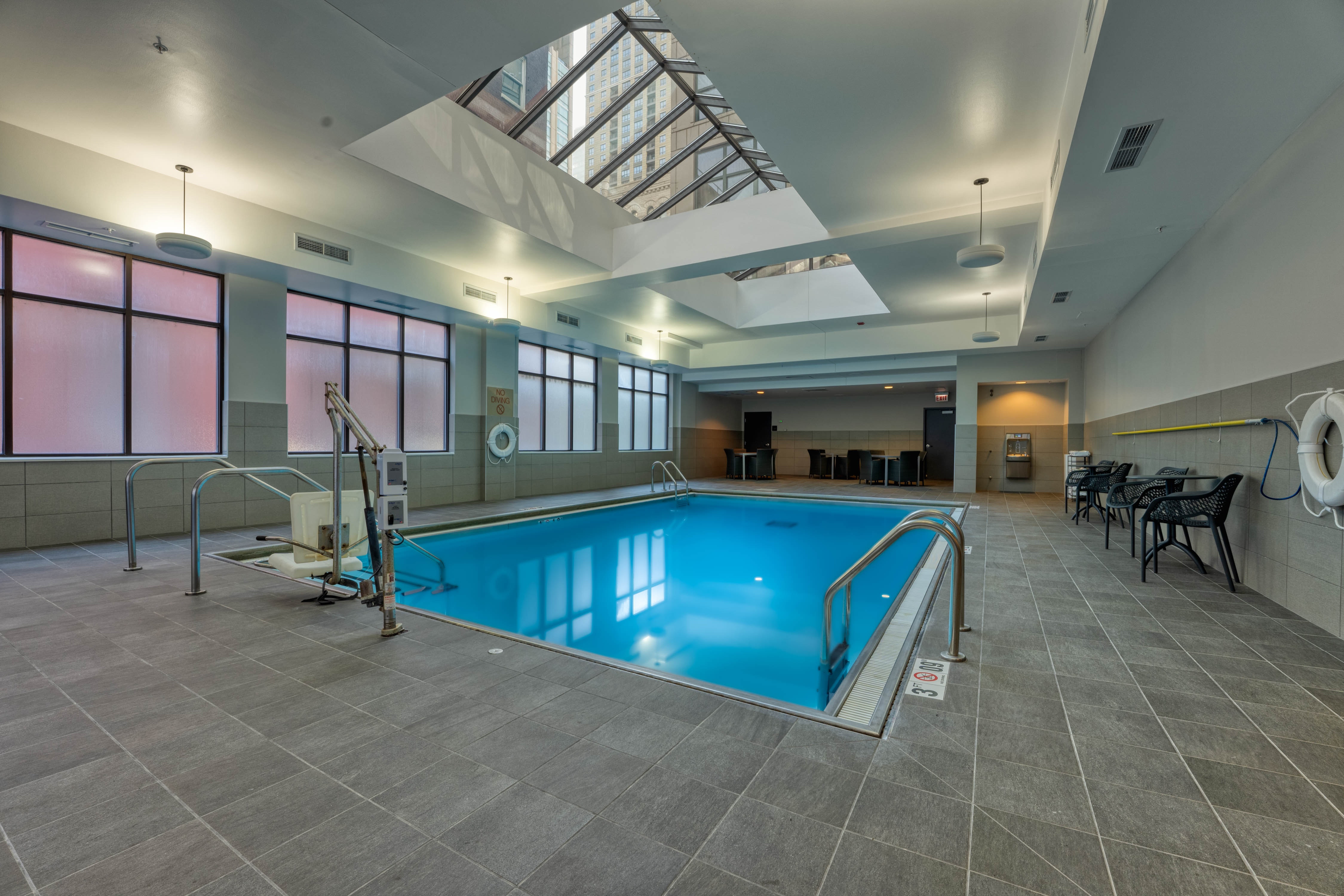 Hampton Inn & Suites Chicago-Downtown 5/25