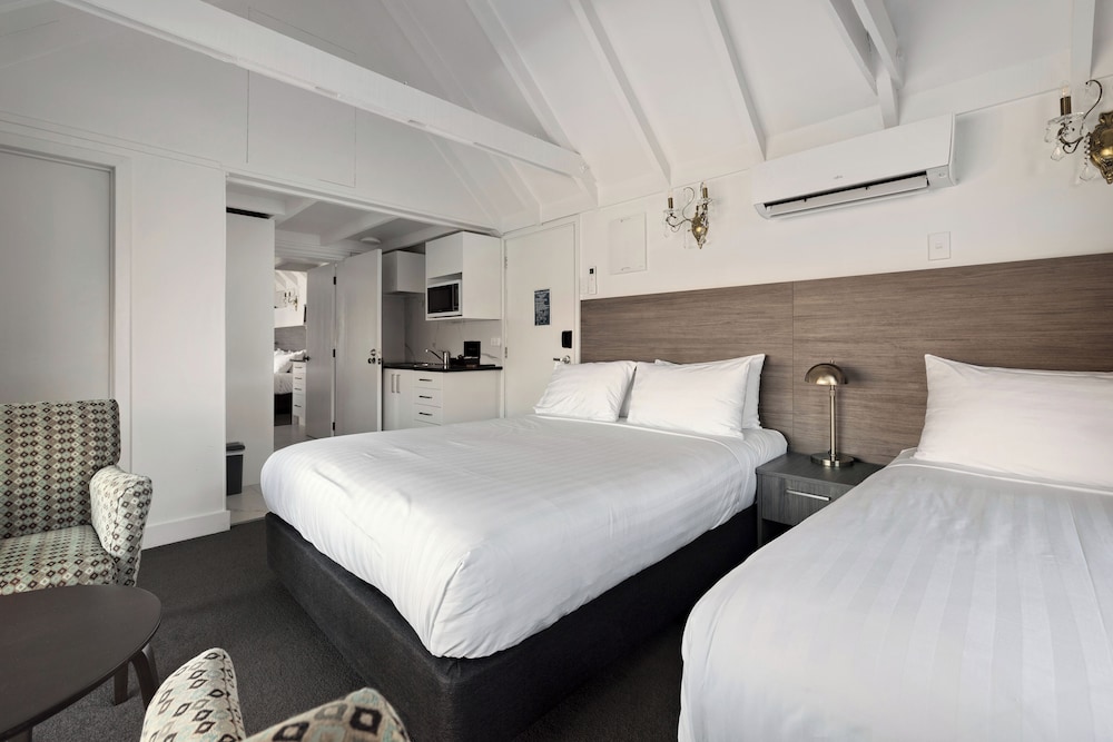 Colonial Village Motel 16/62