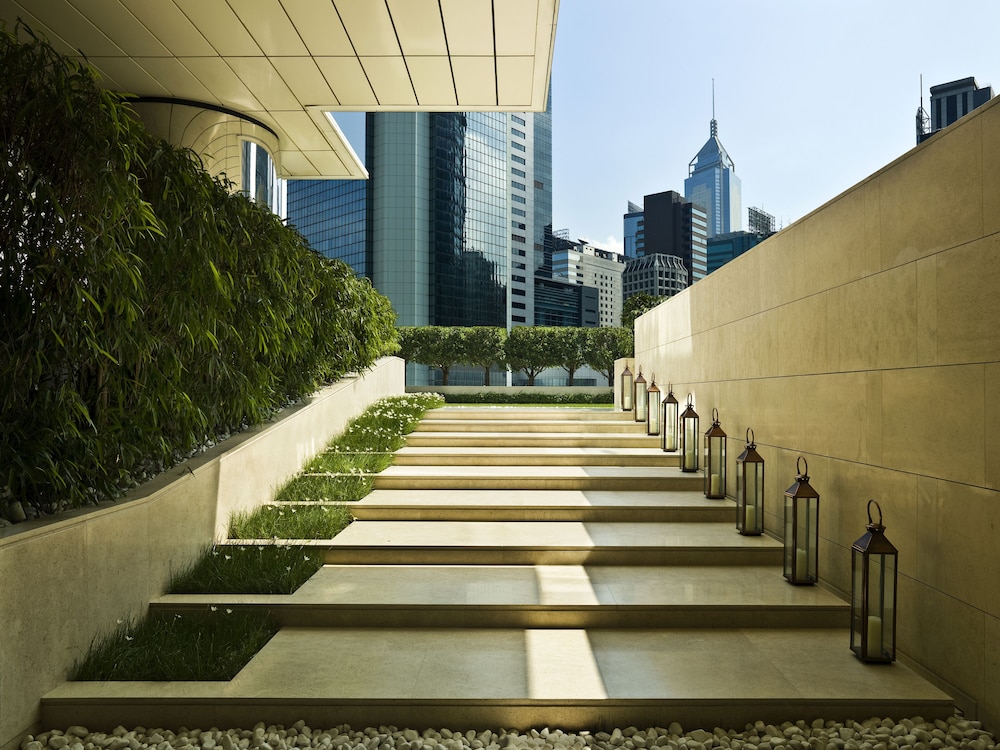 Upper House Hong Kong 60/65