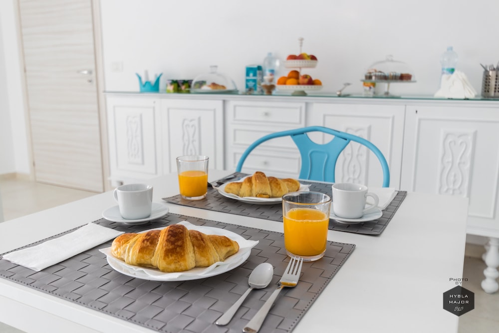Hybla Major B&B 12/36