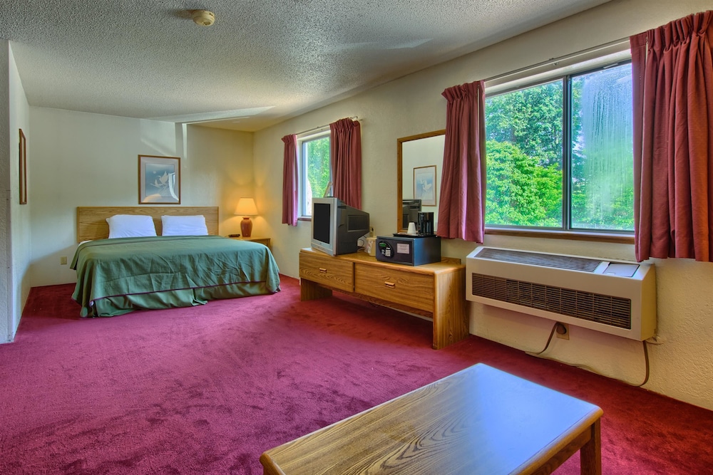 Rodeway Inn Whitehall 21/26