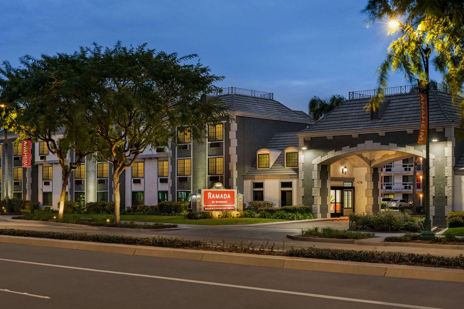 Ramada by Wyndham Anaheim Convention Center 2/40