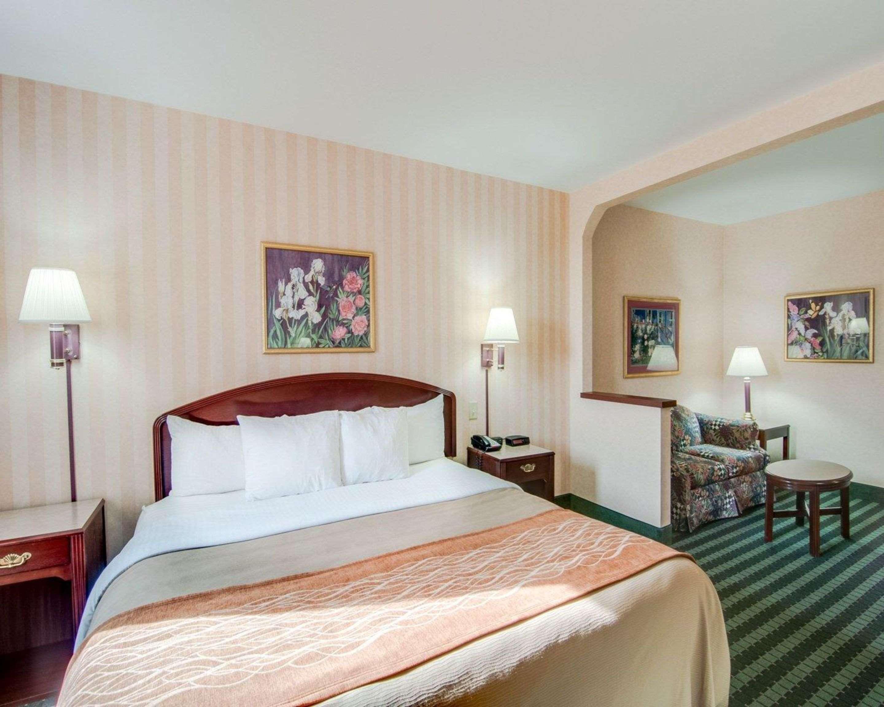 UPGRADE, BUSINESS, SUITE, KING BED