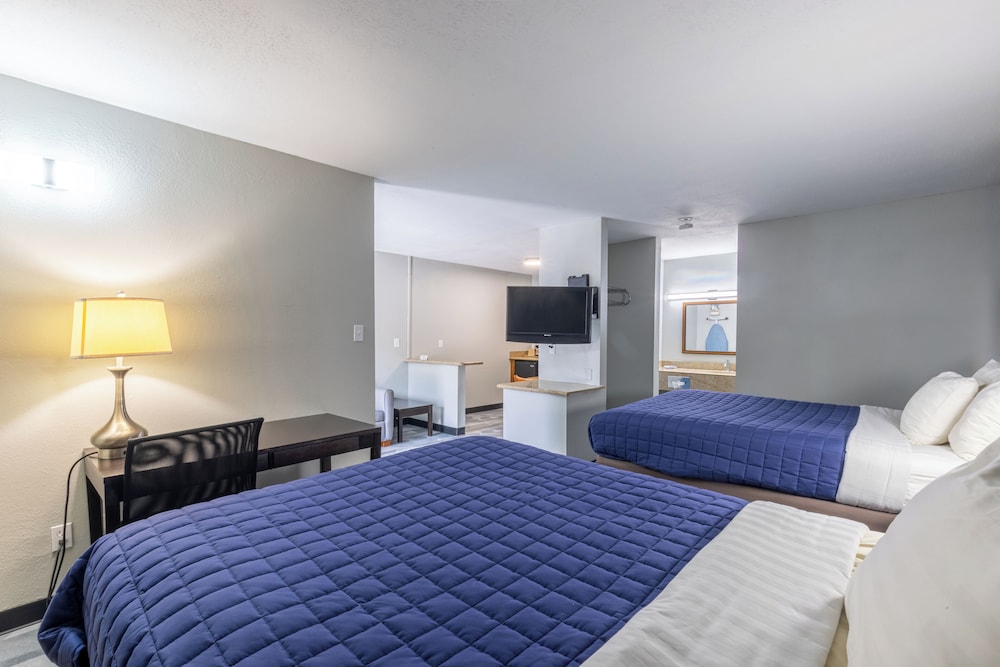 Freer Executive Inn and Studios by OYO 26/44