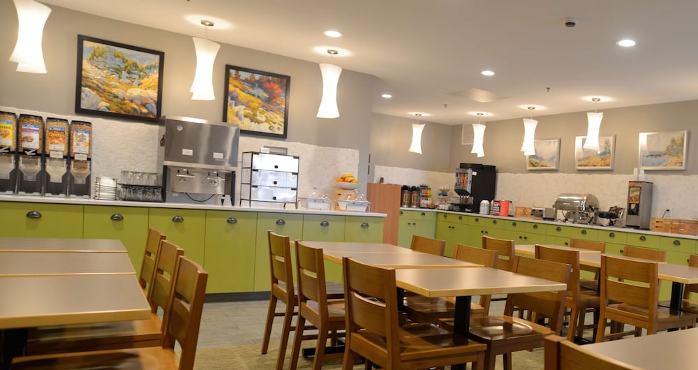 Country Inn & Suites by Radisson, Duluth North near Airport 25/34