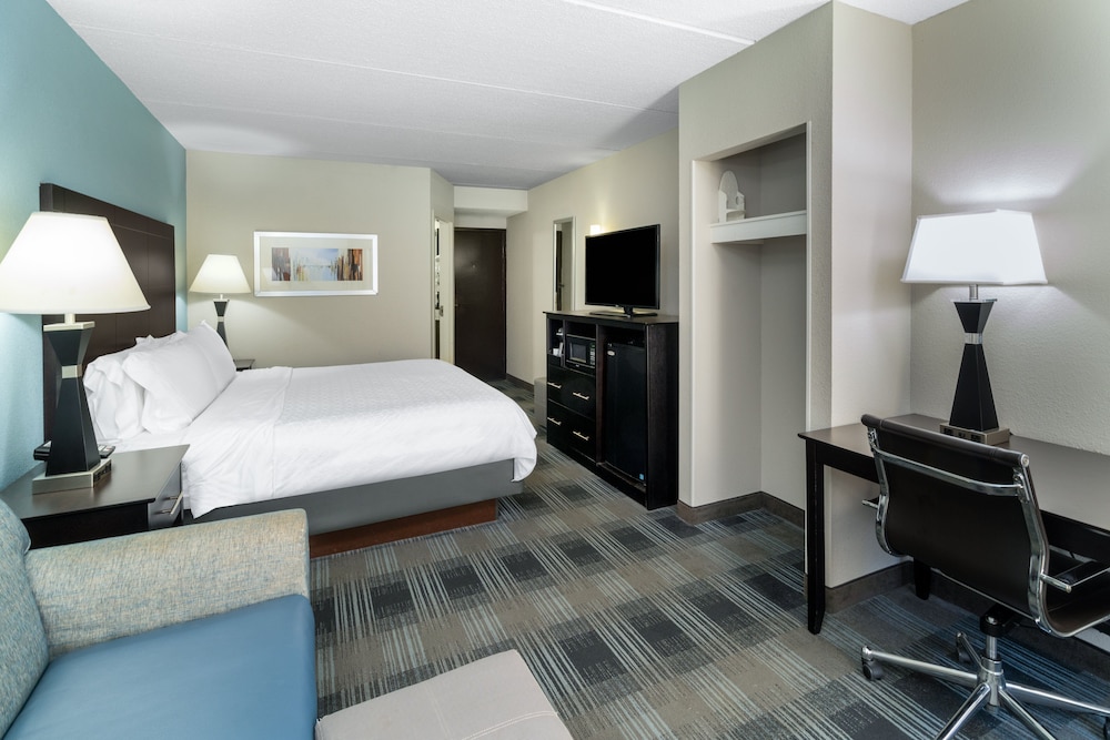 Holiday Inn Express Forsyth 20/42