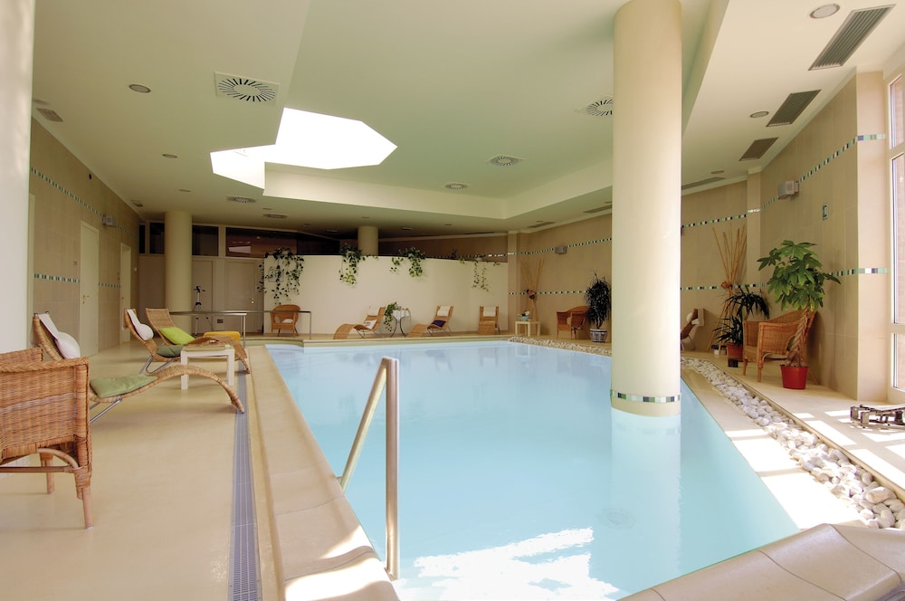 swimming pool spa