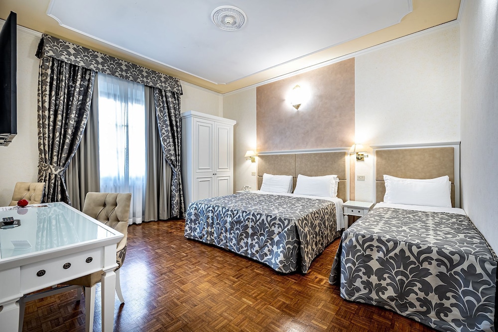 ROOM, TRIPLE