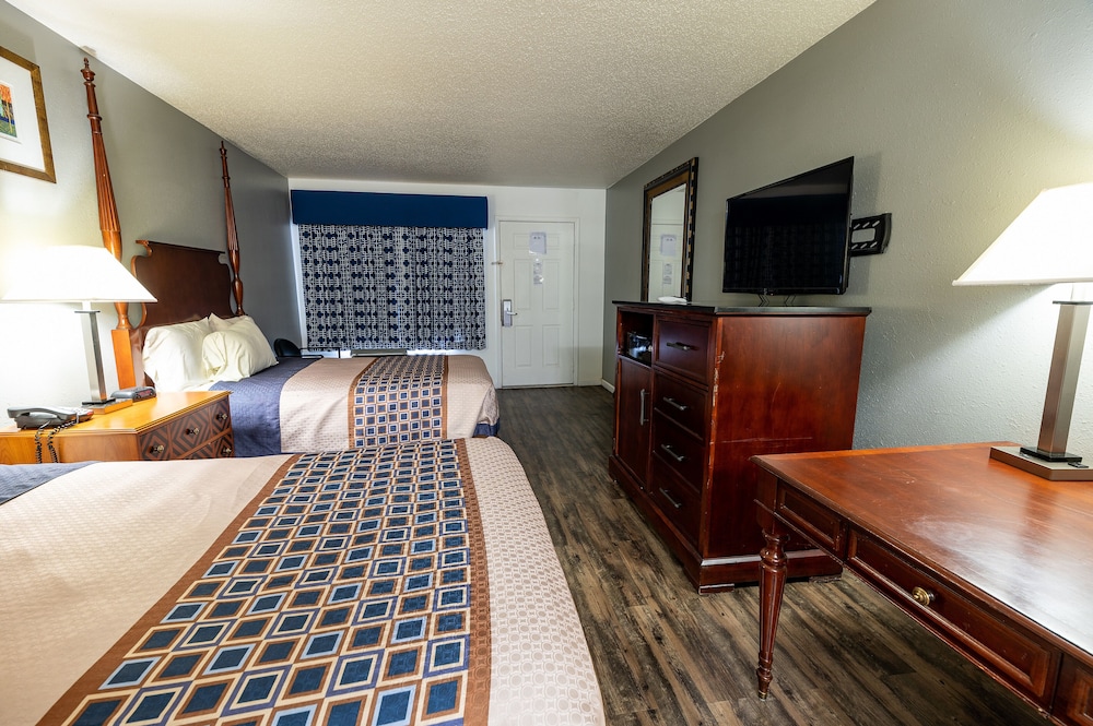 Americas Best Value Inn & Suites - Russellville 23/32