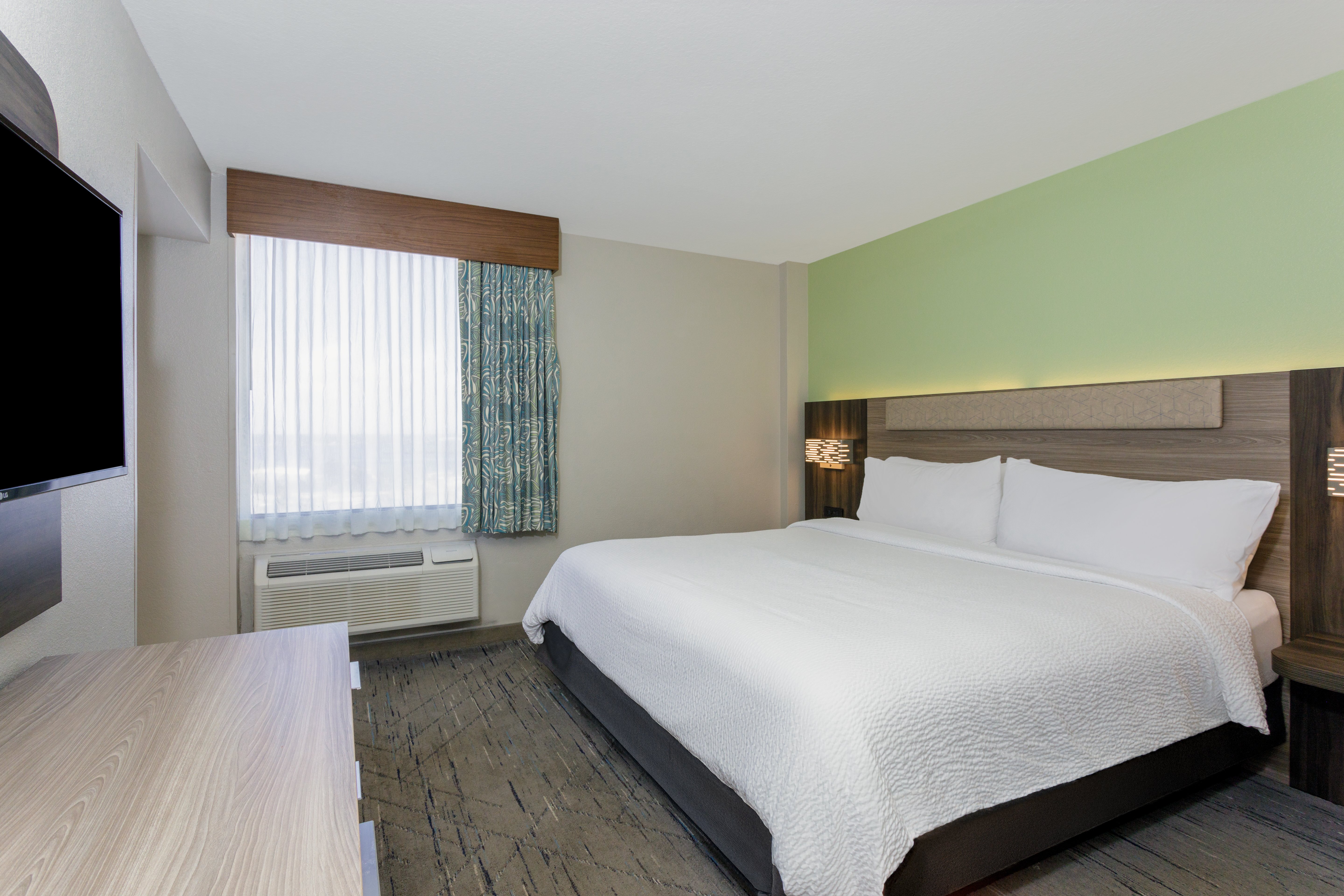 1 Bedroom, Suite, King Bed, Ocean Front, Balcony