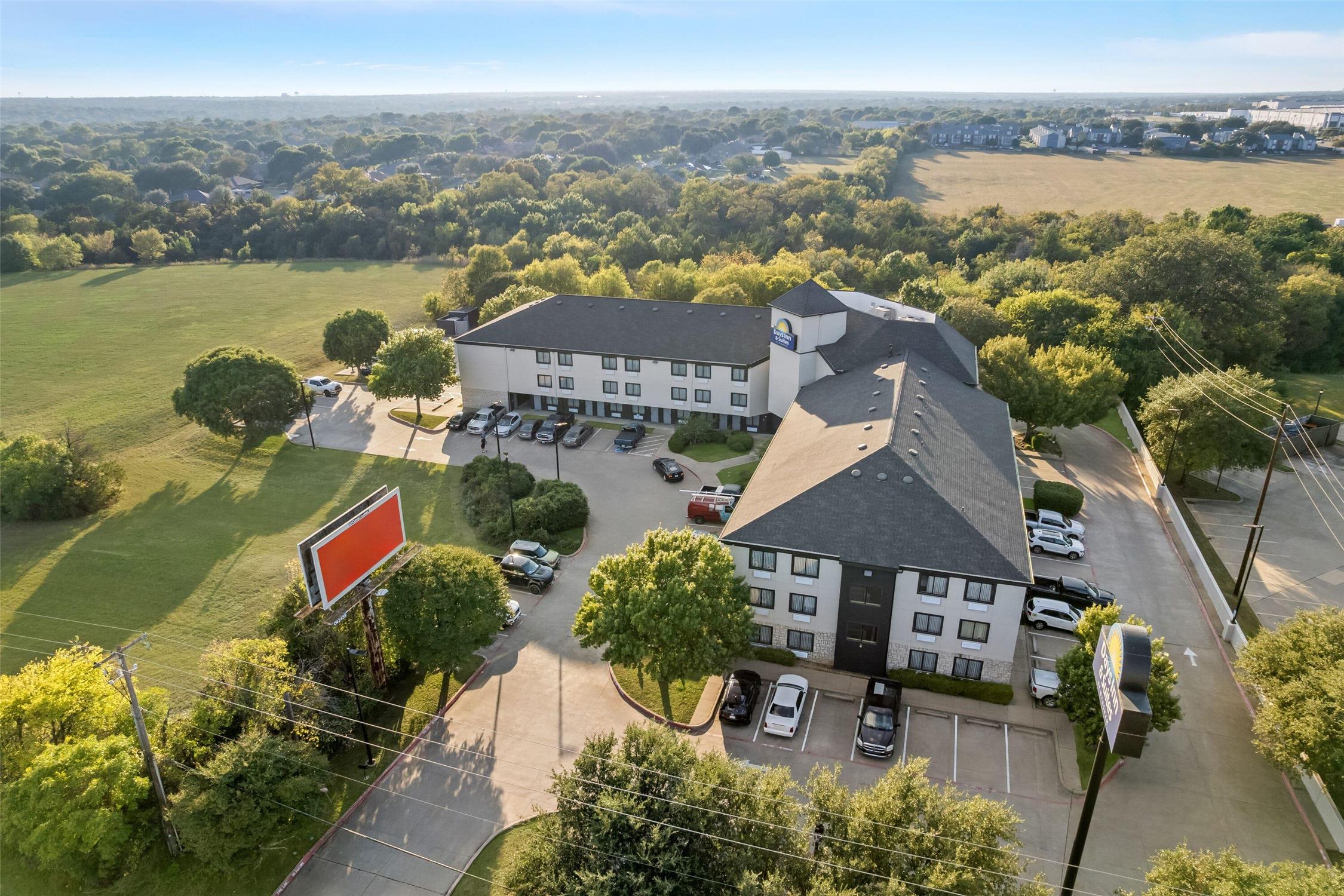 Days Inn & Suites by Wyndham DeSoto 41/44