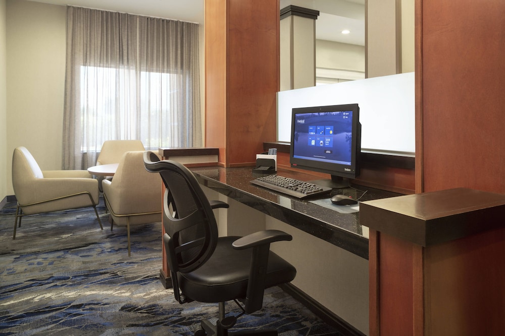 Fairfield Inn and Suites by Marriott Selma Kingsburg 30/36