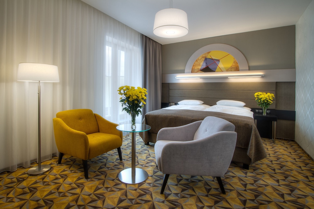 Hotel Essence 30/50
